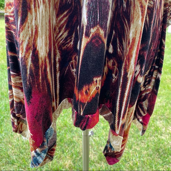 Context Handkerchief Hem Top - Picture 12 of 15